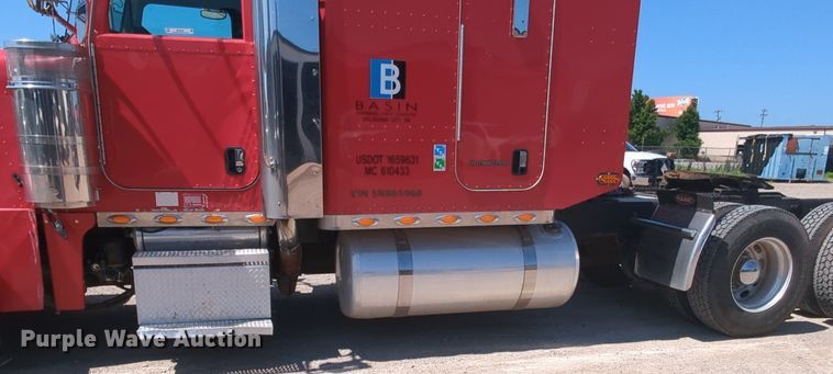 image for item MY9352 2005 Peterbilt 379  semi truck