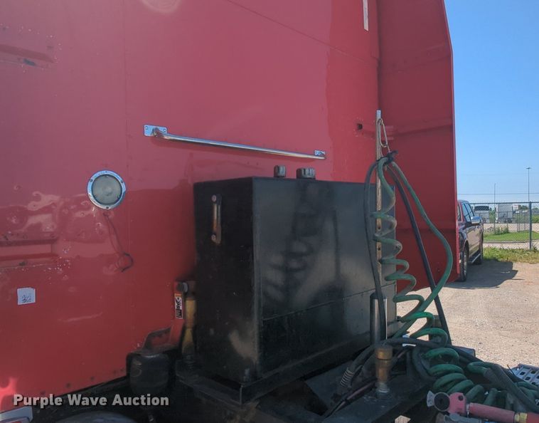 image for item MY9352 2005 Peterbilt 379  semi truck