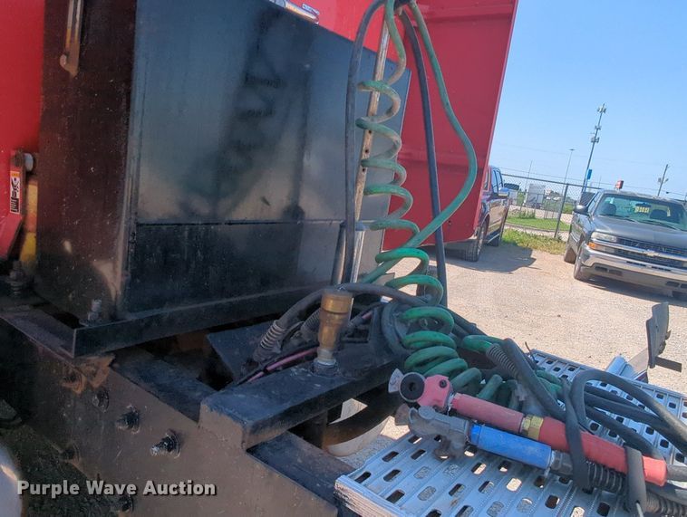 image for item MY9352 2005 Peterbilt 379  semi truck