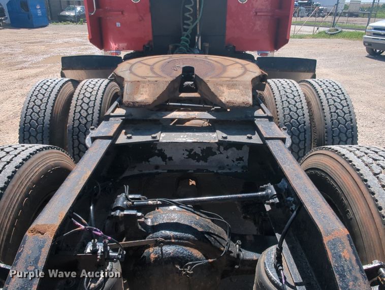 image for item MY9352 2005 Peterbilt 379  semi truck