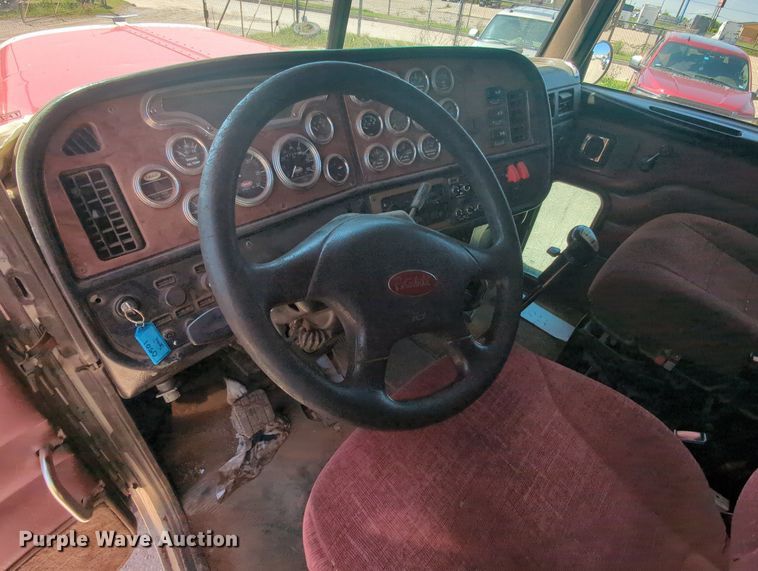 image for item MY9352 2005 Peterbilt 379  semi truck