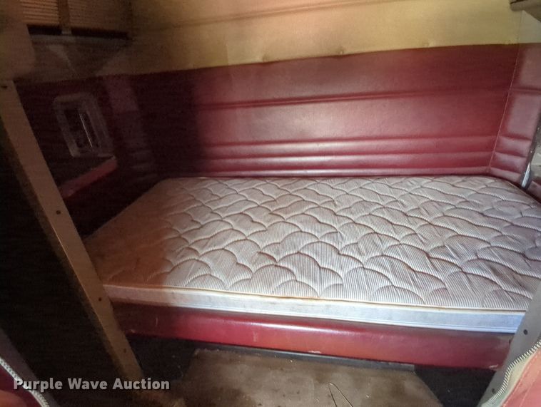 image for item MY9352 2005 Peterbilt 379  semi truck