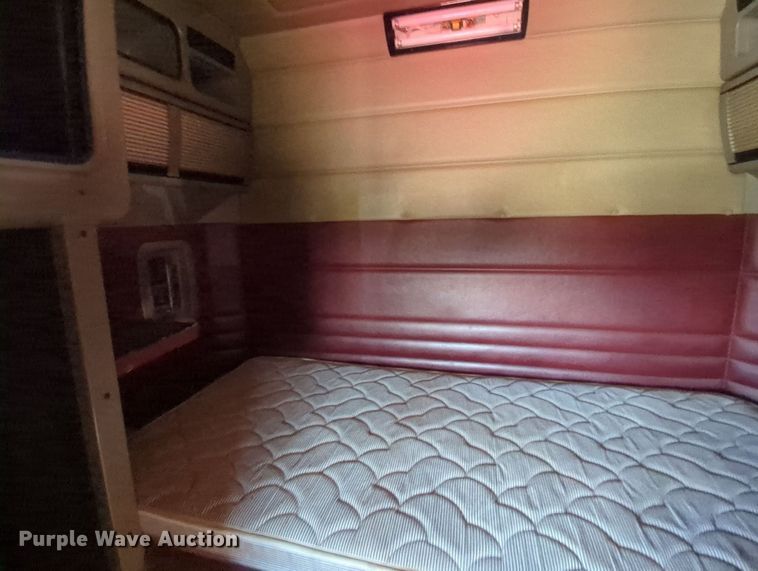 image for item MY9352 2005 Peterbilt 379  semi truck