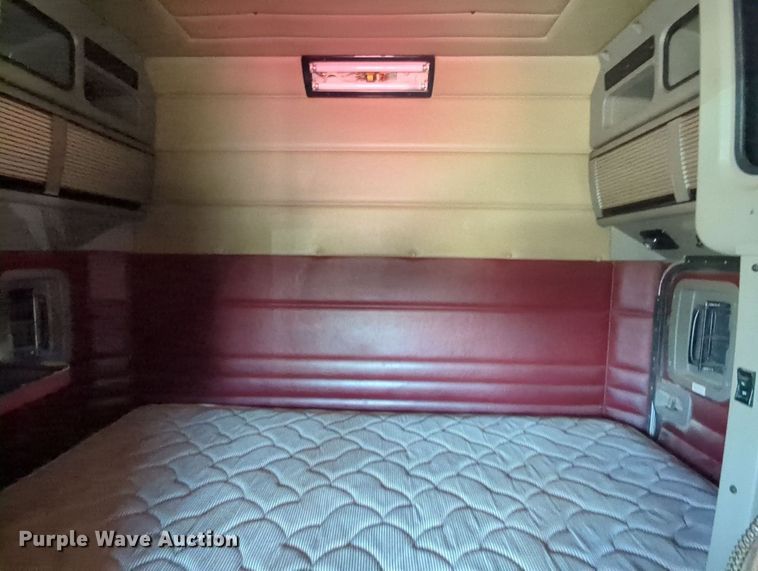 image for item MY9352 2005 Peterbilt 379  semi truck