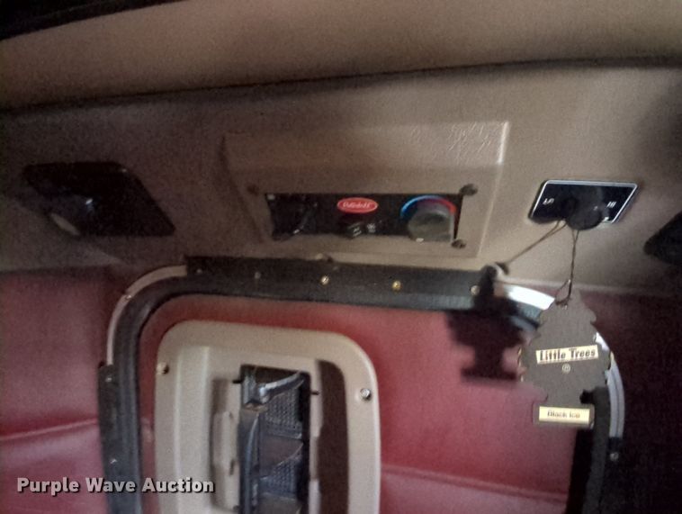 image for item MY9352 2005 Peterbilt 379  semi truck