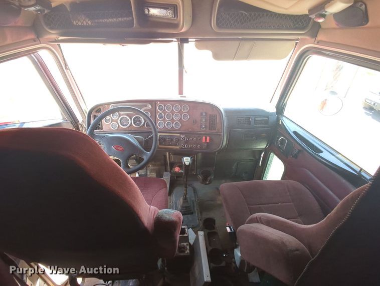 image for item MY9352 2005 Peterbilt 379  semi truck