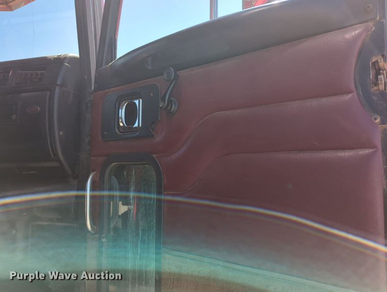 image for item MY9352 2005 Peterbilt 379  semi truck