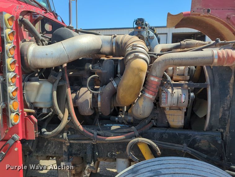 image for item MY9352 2005 Peterbilt 379  semi truck