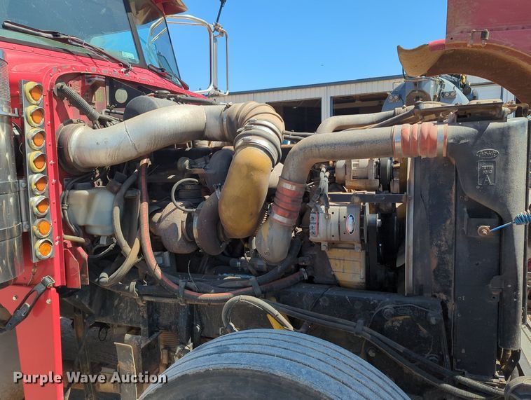 image for item MY9352 2005 Peterbilt 379  semi truck