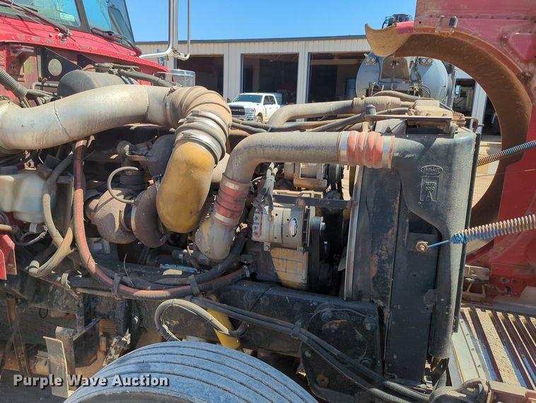 image for item MY9352 2005 Peterbilt 379  semi truck