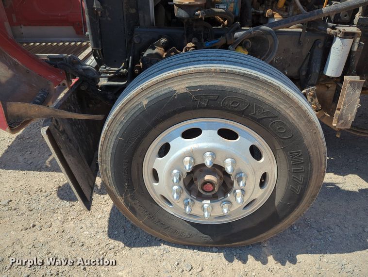 image for item MY9352 2005 Peterbilt 379  semi truck