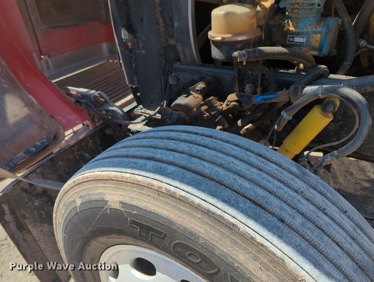 image for item MY9352 2005 Peterbilt 379  semi truck