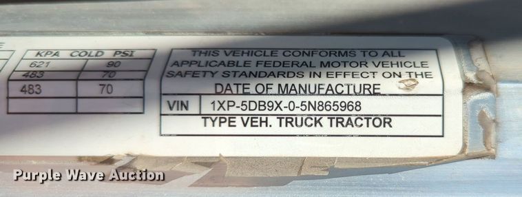 image for item MY9352 2005 Peterbilt 379  semi truck