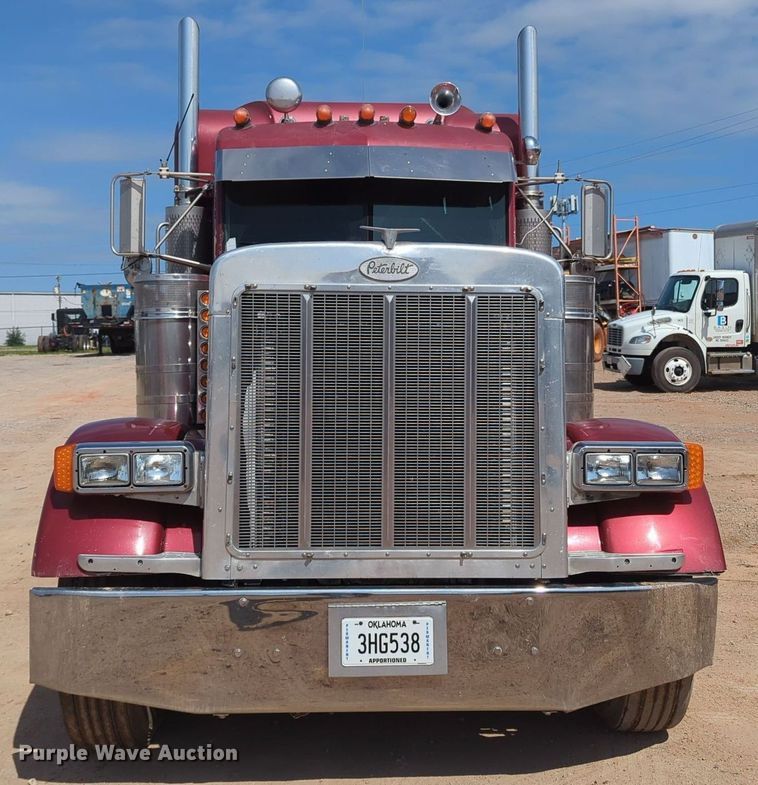 image for item MY9353 2000 Peterbilt 379  semi truck