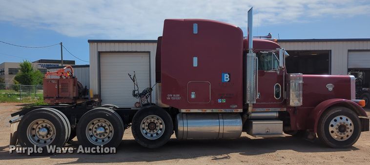 image for item MY9353 2000 Peterbilt 379  semi truck