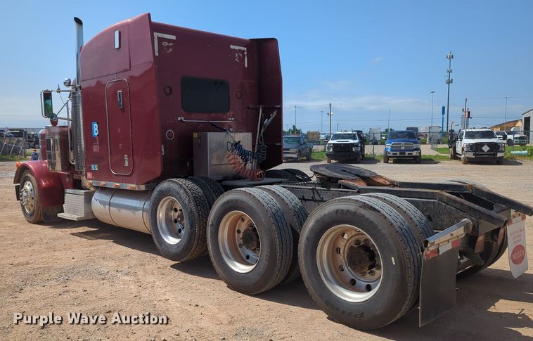 image for item MY9353 2000 Peterbilt 379  semi truck