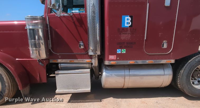 image for item MY9353 2000 Peterbilt 379  semi truck