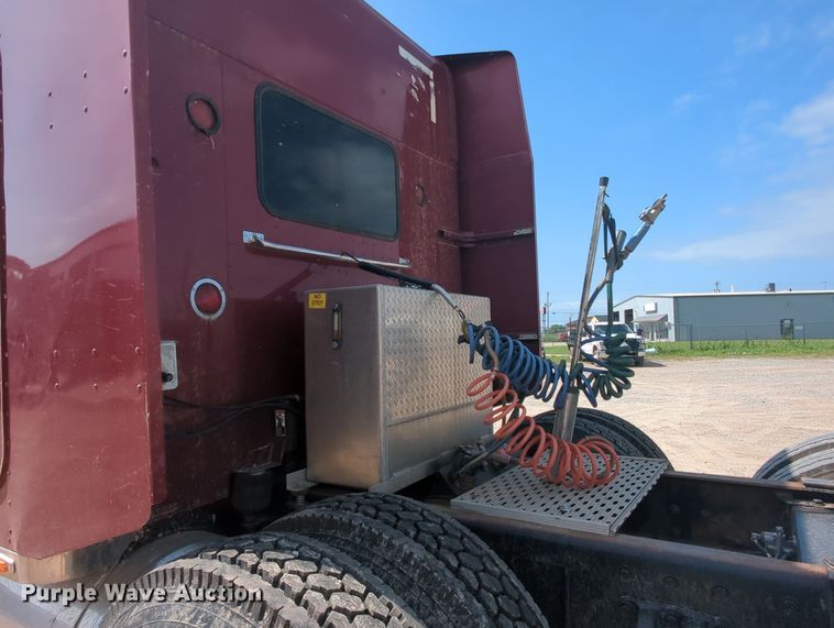 image for item MY9353 2000 Peterbilt 379  semi truck