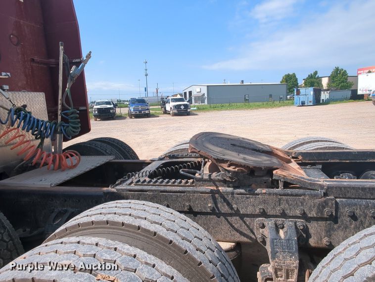 image for item MY9353 2000 Peterbilt 379  semi truck