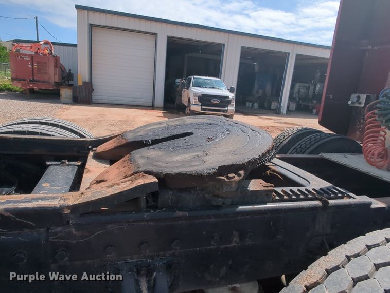 image for item MY9353 2000 Peterbilt 379  semi truck