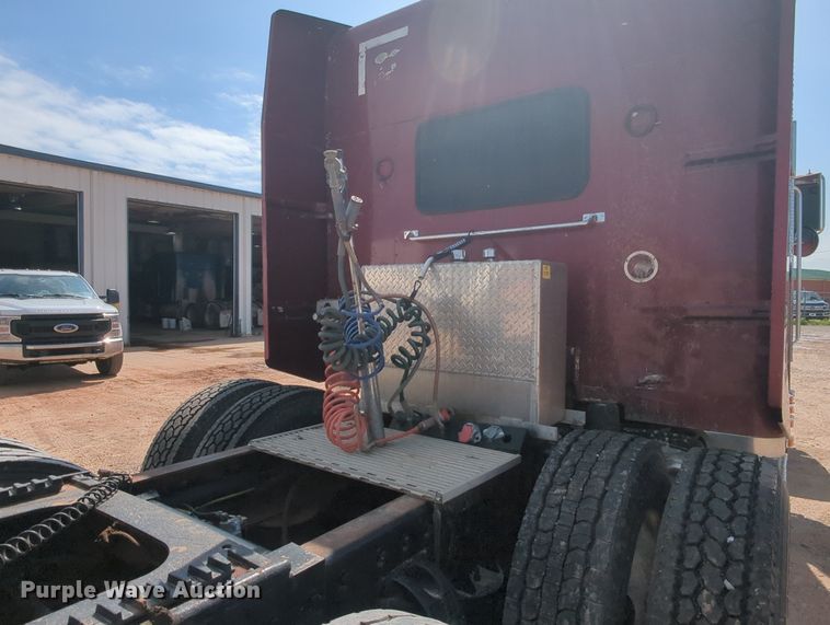 image for item MY9353 2000 Peterbilt 379  semi truck