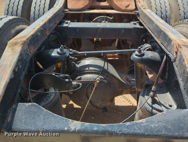 image for item MY9353 2000 Peterbilt 379  semi truck