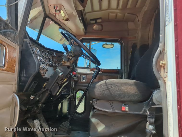 image for item MY9353 2000 Peterbilt 379  semi truck