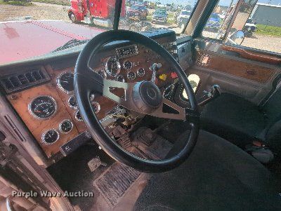 image for item MY9353 2000 Peterbilt 379  semi truck