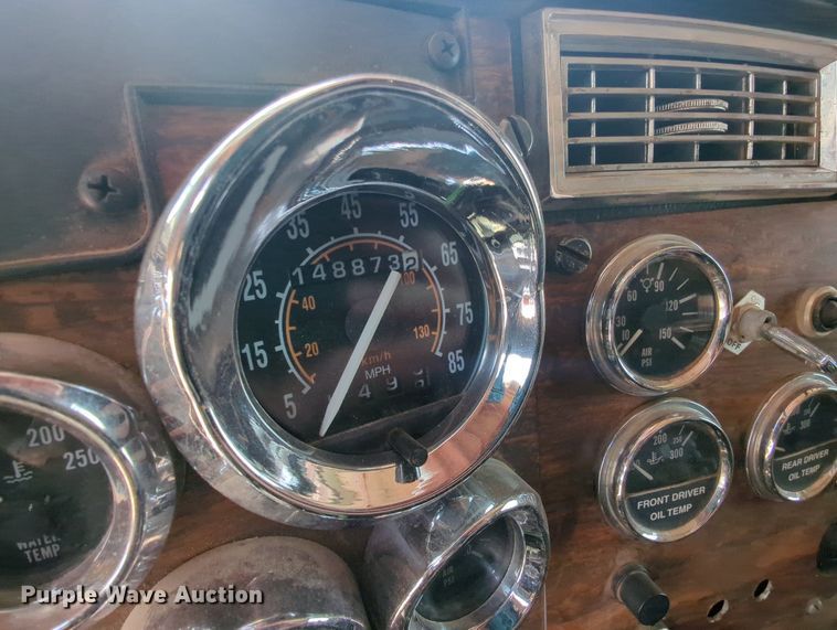 image for item MY9353 2000 Peterbilt 379  semi truck