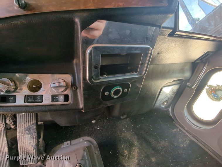 image for item MY9353 2000 Peterbilt 379  semi truck