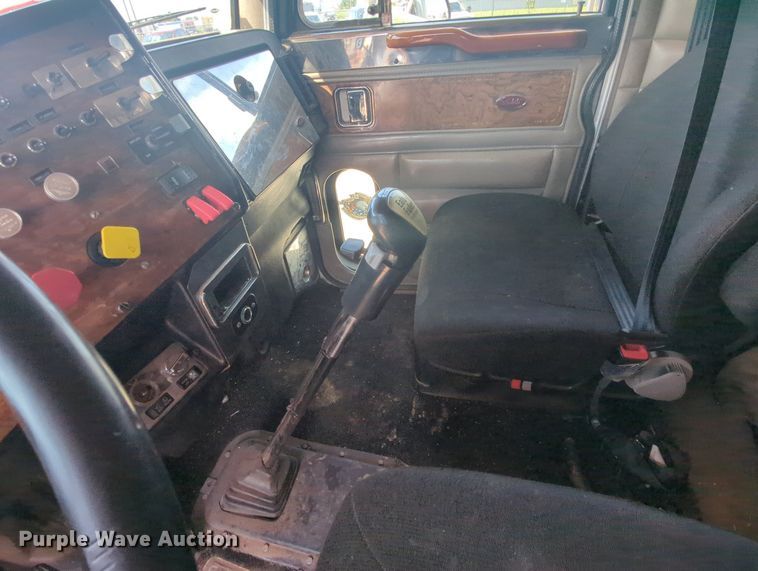 image for item MY9353 2000 Peterbilt 379  semi truck