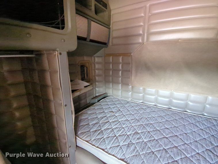 image for item MY9353 2000 Peterbilt 379  semi truck