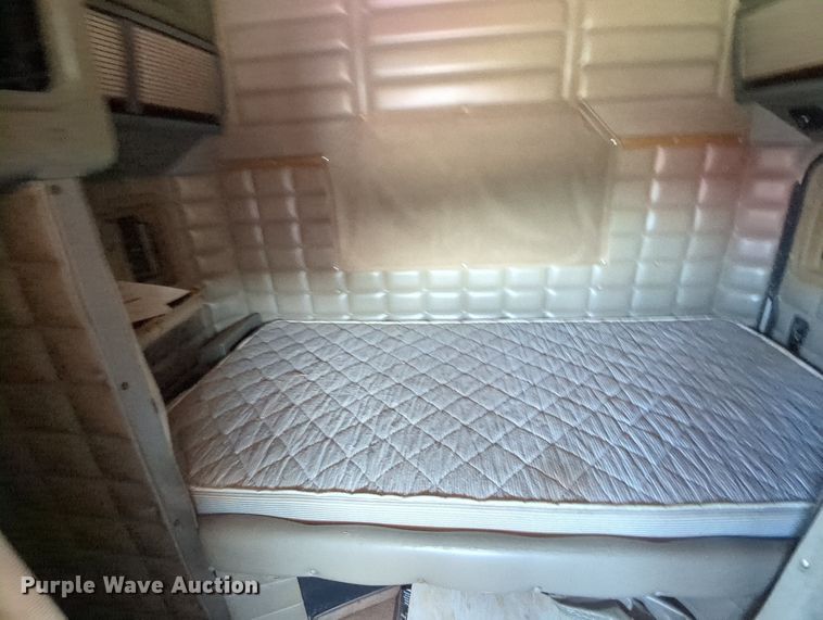 image for item MY9353 2000 Peterbilt 379  semi truck