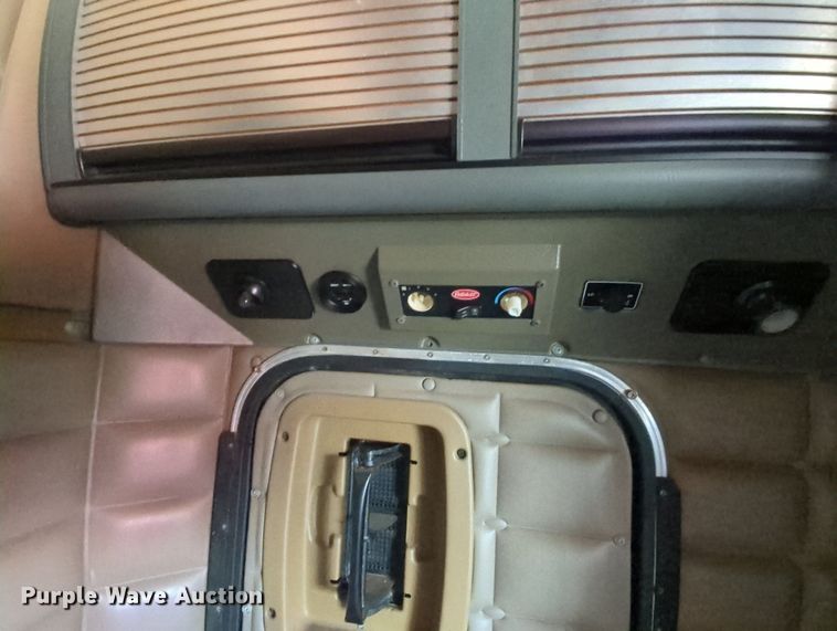 image for item MY9353 2000 Peterbilt 379  semi truck