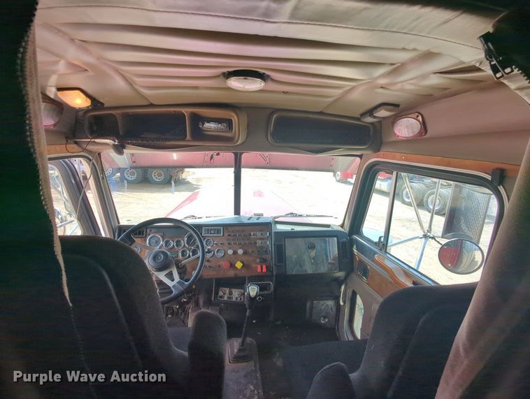 image for item MY9353 2000 Peterbilt 379  semi truck