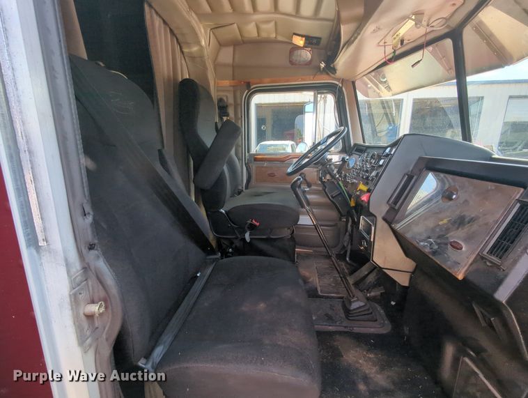 image for item MY9353 2000 Peterbilt 379  semi truck