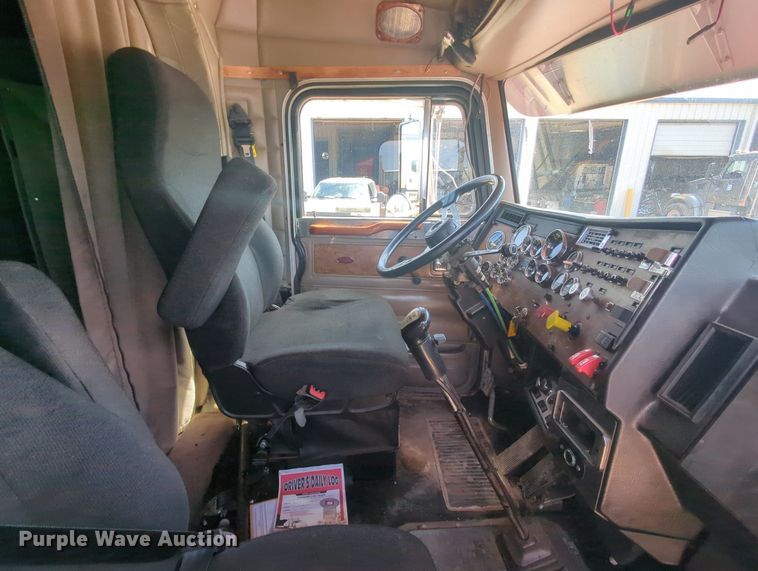 image for item MY9353 2000 Peterbilt 379  semi truck