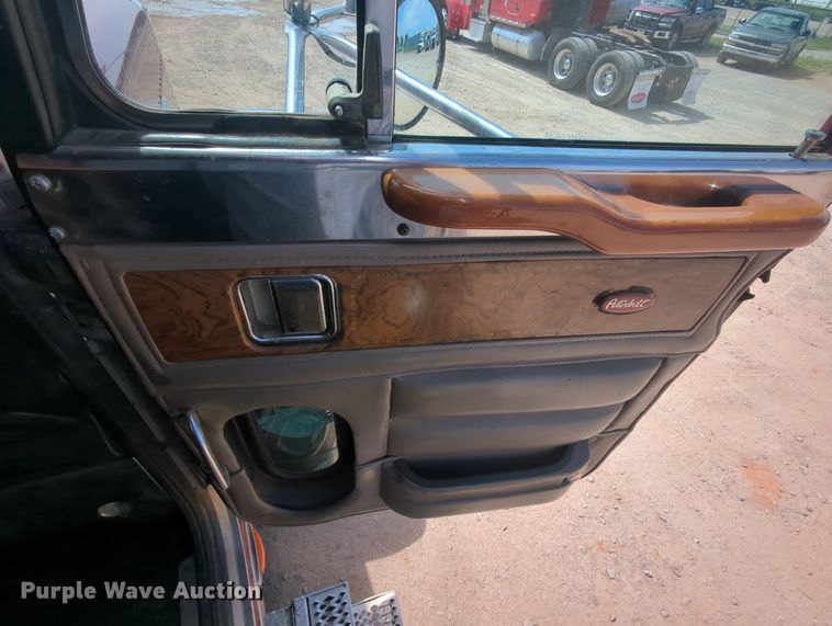 image for item MY9353 2000 Peterbilt 379  semi truck