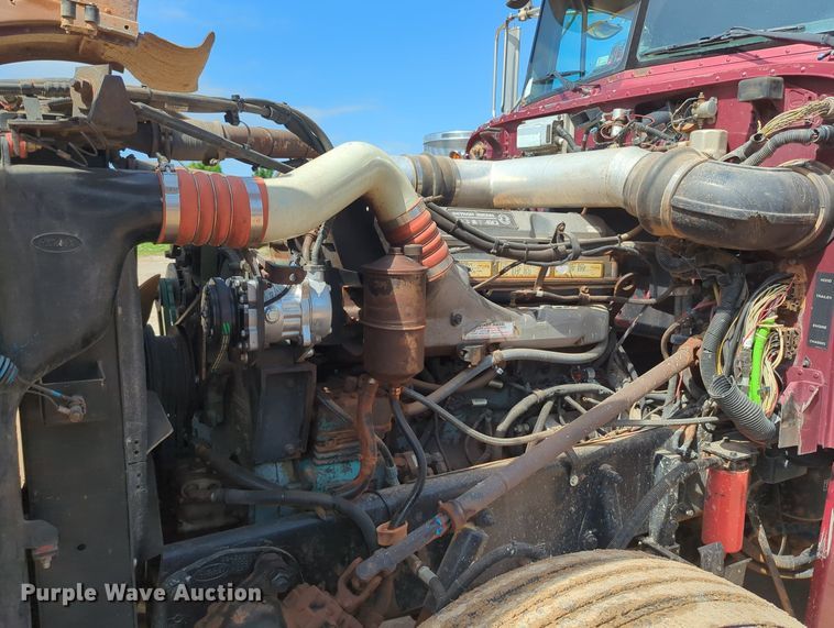 image for item MY9353 2000 Peterbilt 379  semi truck