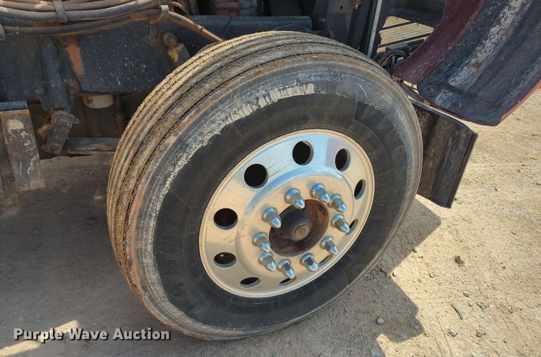 image for item MY9353 2000 Peterbilt 379  semi truck