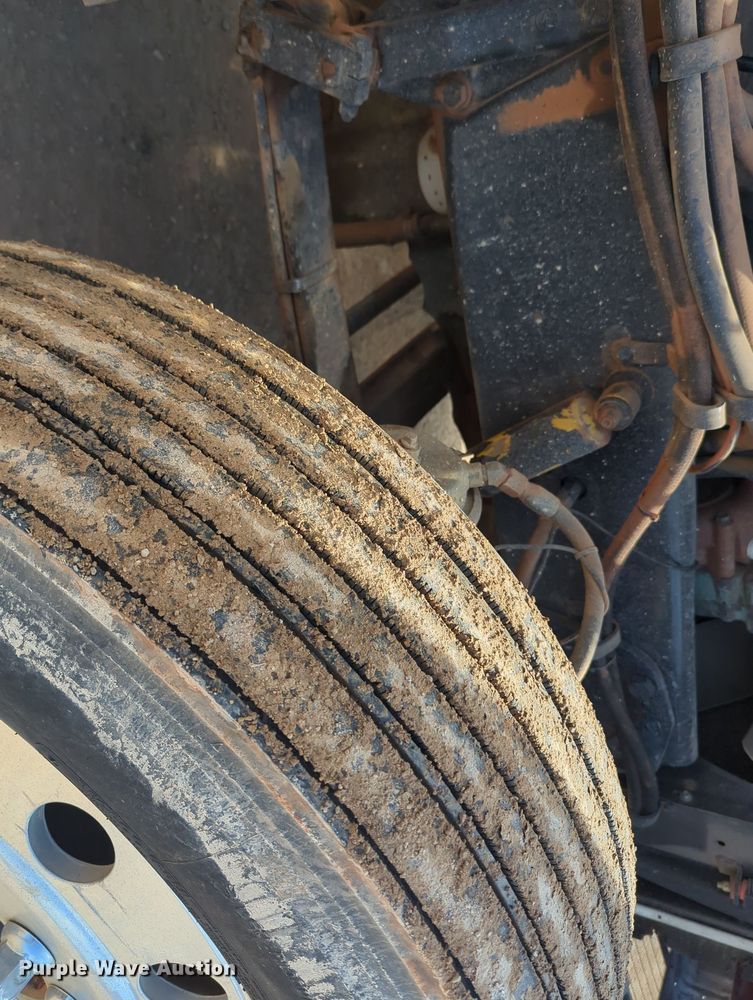 image for item MY9353 2000 Peterbilt 379  semi truck