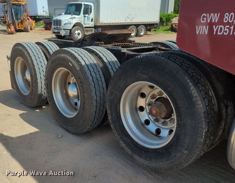 image for item MY9353 2000 Peterbilt 379  semi truck