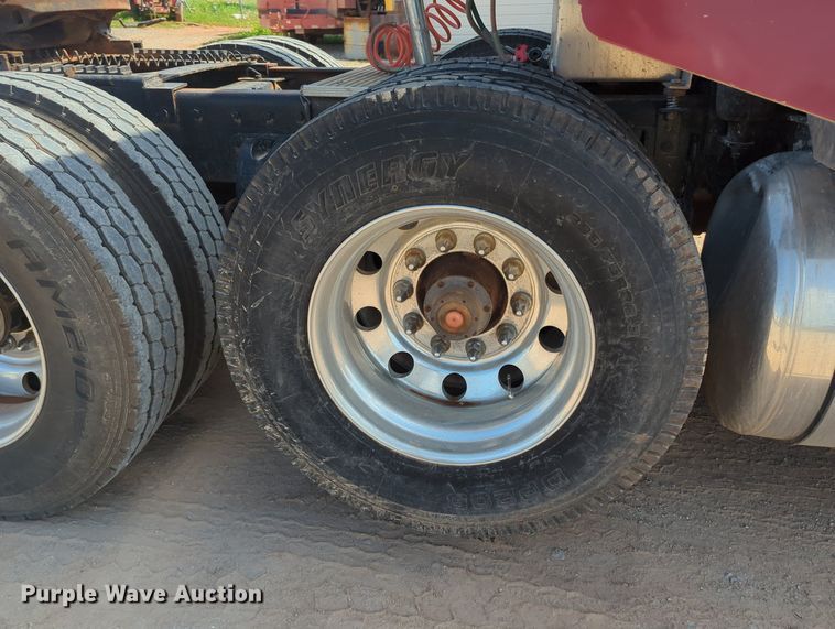 image for item MY9353 2000 Peterbilt 379  semi truck