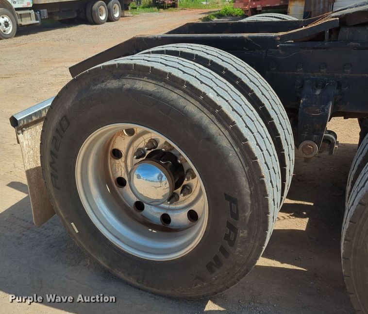 image for item MY9353 2000 Peterbilt 379  semi truck