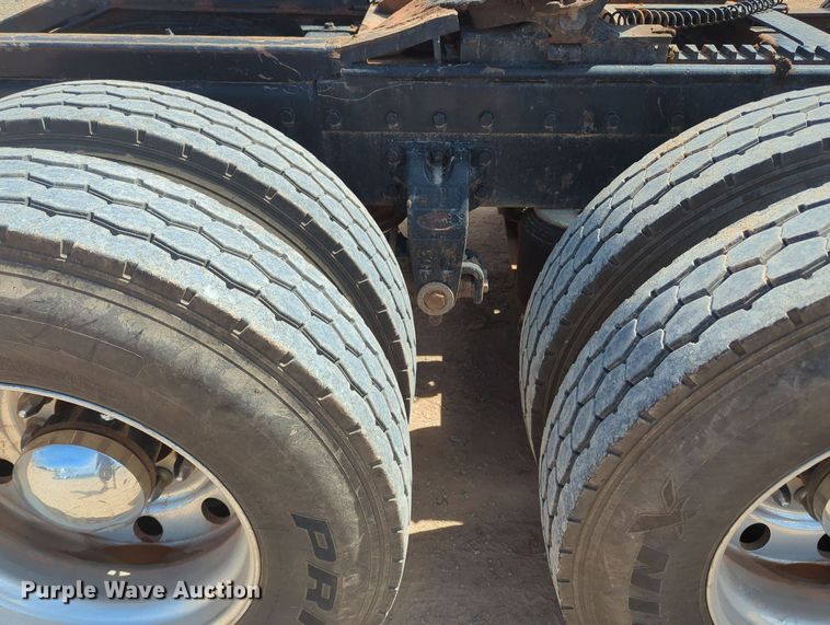 image for item MY9353 2000 Peterbilt 379  semi truck