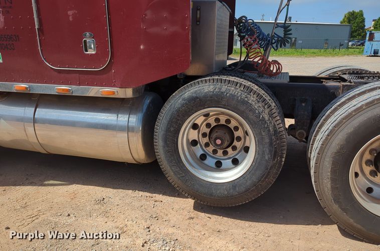 image for item MY9353 2000 Peterbilt 379  semi truck