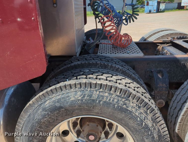 image for item MY9353 2000 Peterbilt 379  semi truck