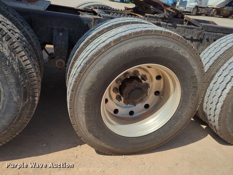 image for item MY9353 2000 Peterbilt 379  semi truck