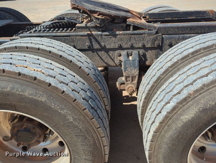 image for item MY9353 2000 Peterbilt 379  semi truck