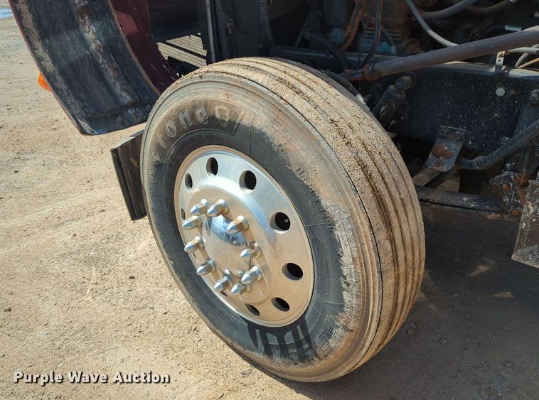 image for item MY9353 2000 Peterbilt 379  semi truck